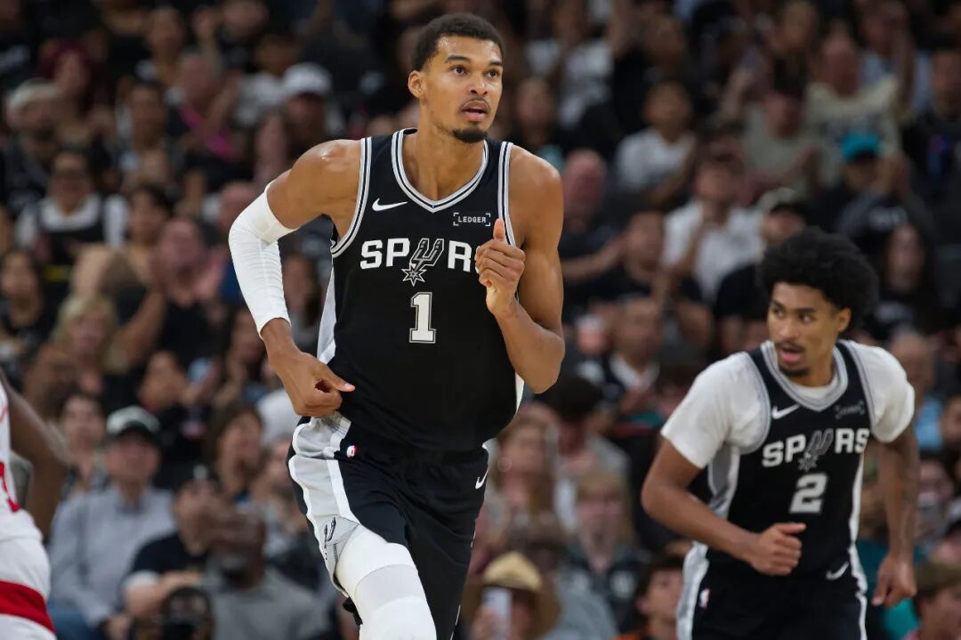 NBA | 杨(yáng)瀚(hàn)森背靠背仅得1分,约基奇三场三双创纪录